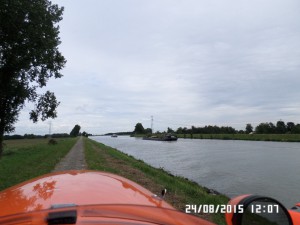 Langs-kanal-i-Holland