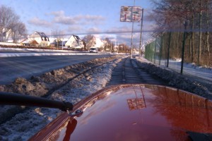 Strada paa fortov. Sne på cykelsti